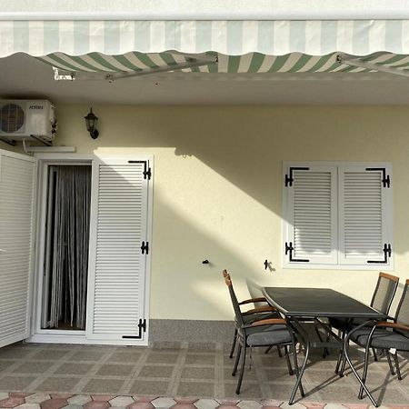 Apartmani Znaor Baška Voda Eksteriør bilde