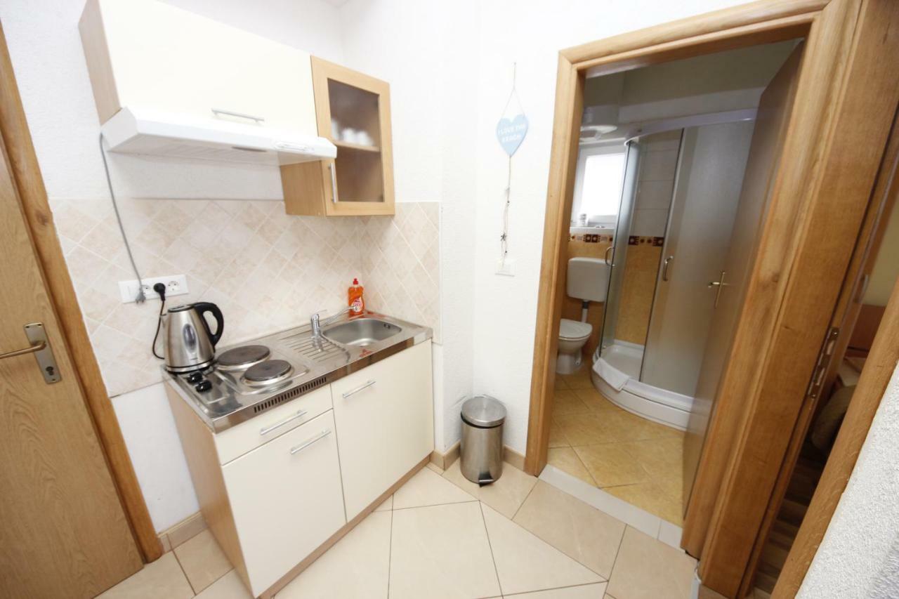 Apartmani Znaor Baška Voda Eksteriør bilde