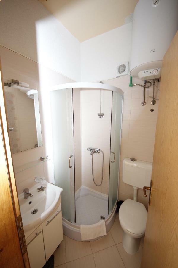 Apartmani Znaor Baška Voda Eksteriør bilde
