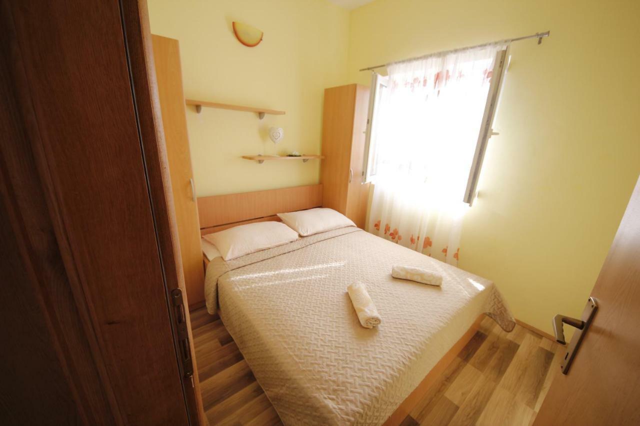 Apartmani Znaor Baška Voda Eksteriør bilde