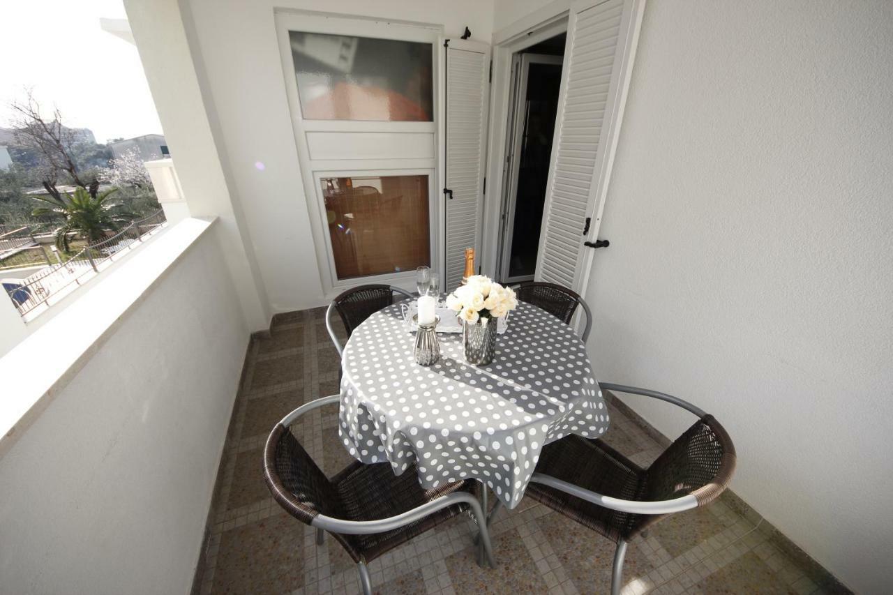Apartmani Znaor Baška Voda Eksteriør bilde