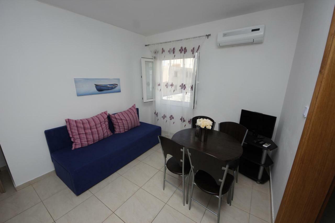 Apartmani Znaor Baška Voda Eksteriør bilde