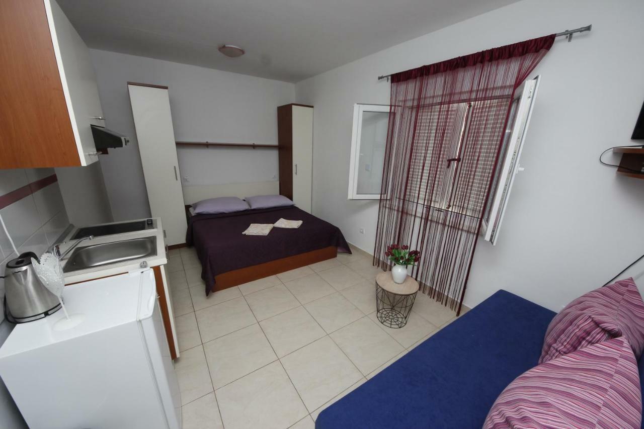 Apartmani Znaor Baška Voda Eksteriør bilde