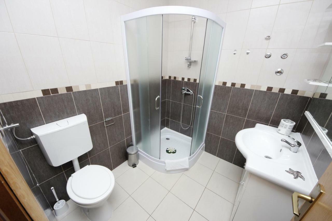 Apartmani Znaor Baška Voda Eksteriør bilde