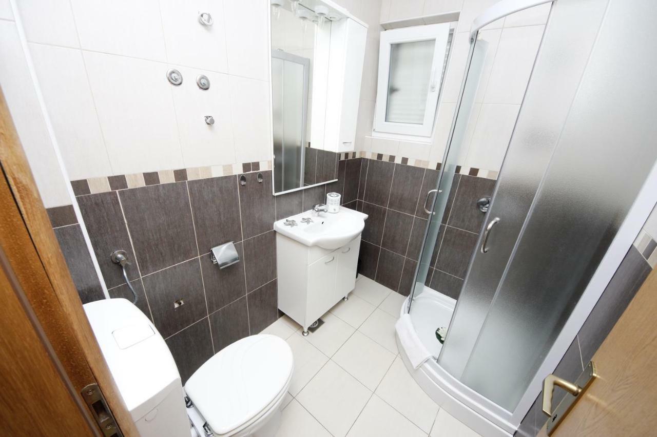 Apartmani Znaor Baška Voda Eksteriør bilde